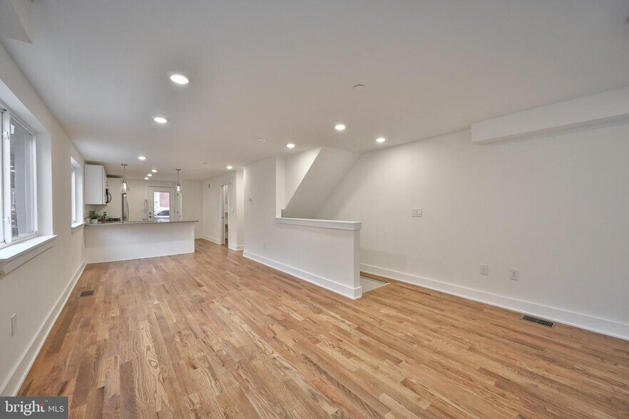 Living - 909 N 20th St