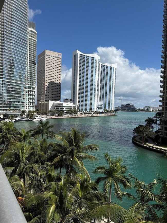 Building Photo - 465 Brickell Ave