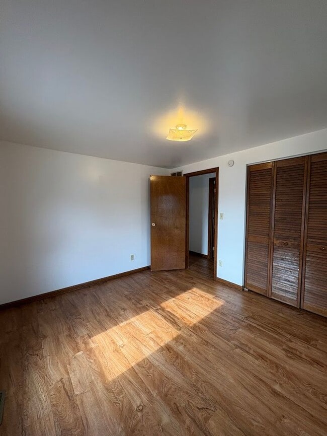 Building Photo - Three bedroom one bathroom home for rent