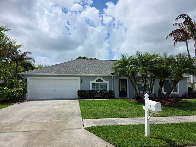 Building Photo - Beautiful 4 Bedroom in Gated Compass Pointe