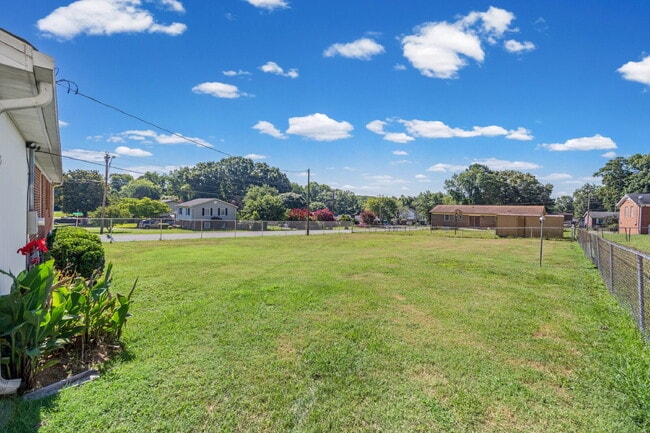Building Photo - Charming All-Brick 3BR Home with Carport & Easy Charlotte Commute!
