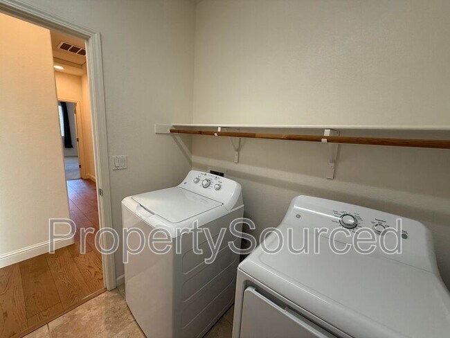 Building Photo - 333 Catmint St