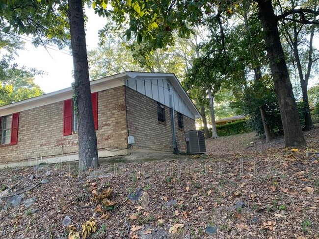 Building Photo - 3025 Sprucewood Dr