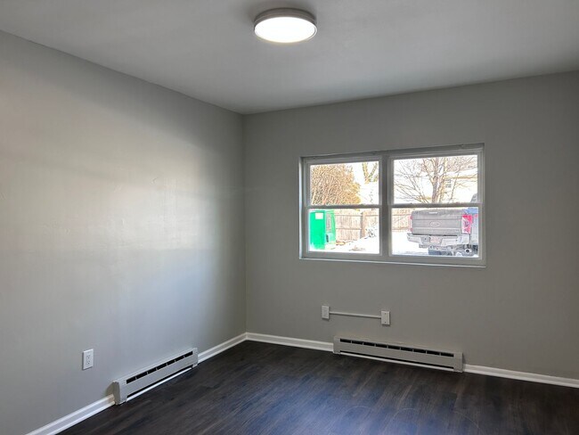 Building Photo - 97 Fern St