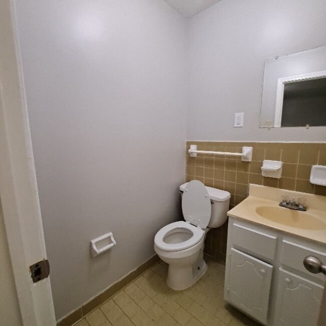 Building Photo - 3286 Sandy Springs Dr