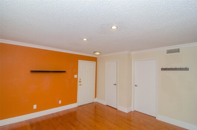 Building Photo - 2750 Holly Hall St