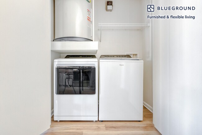 Building Photo - 3001 Esperanza Crossing