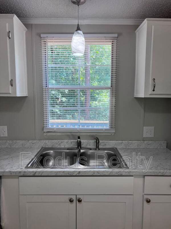 Building Photo - 771 Deer View