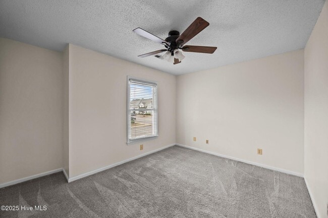 Building Photo - 123 W Victoria Ct