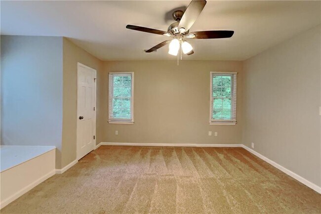 Building Photo - 2358 Marneil Dr NE