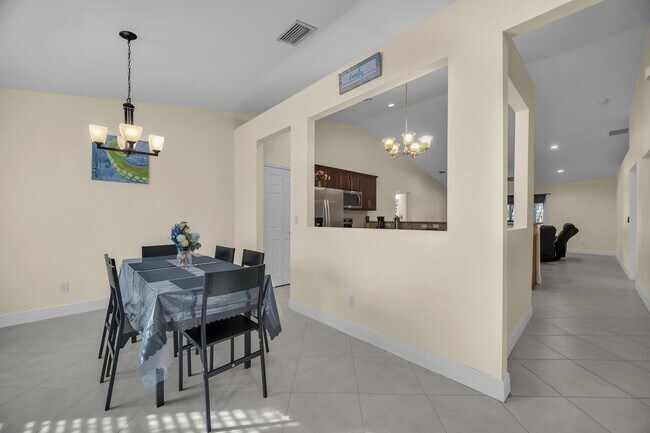 Building Photo - 1037 SW Payne Ave