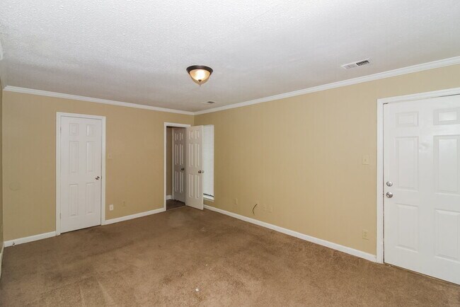 Building Photo - 4365 Ross Rd