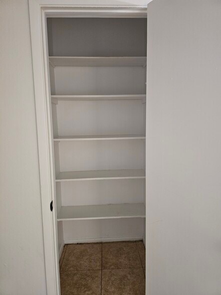 Building Photo - 6820 E Avalon Dr