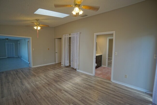 Building Photo - Charming 3/2 home in South Tampa