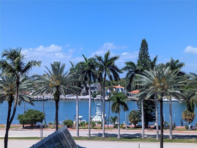 Building Photo - 5161 Collins Ave