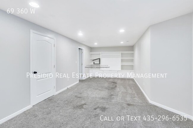 Building Photo - 69 360 W