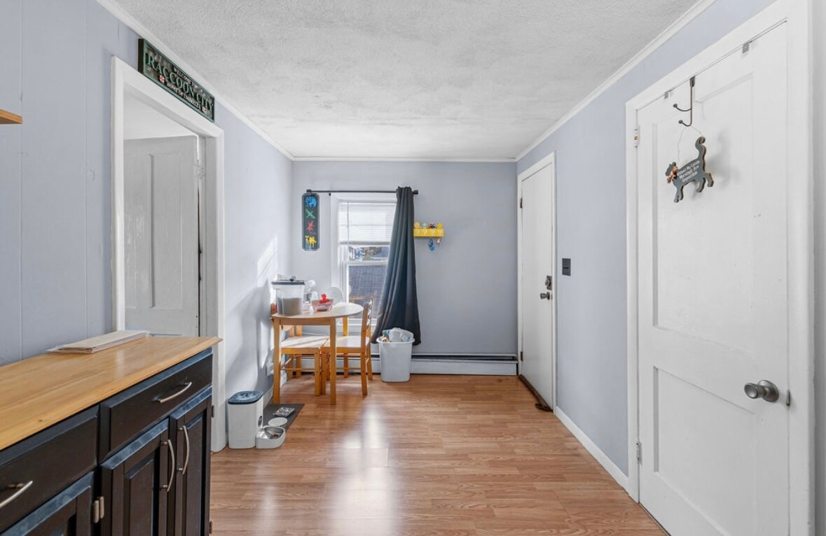 Building Photo - 58 Read Ave