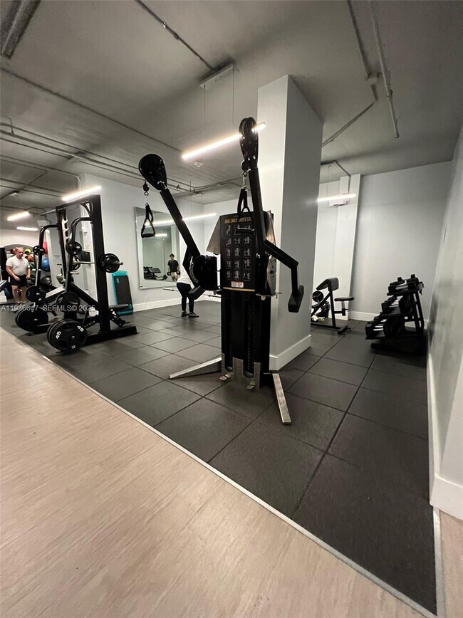 Building Photo - 1901 Brickell Ave