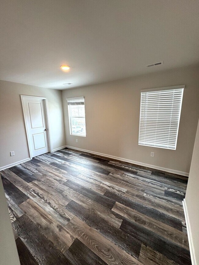 Building Photo - Brand New End-Unit Townhome | 3 BR/2.5BA | 1-Car Garage | Near Downtown Mooresville