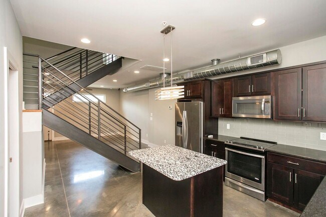 Building Photo - 1025 Dickerson Pike