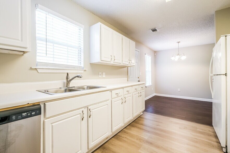 Building Photo - 555 Jackson Lake Rd