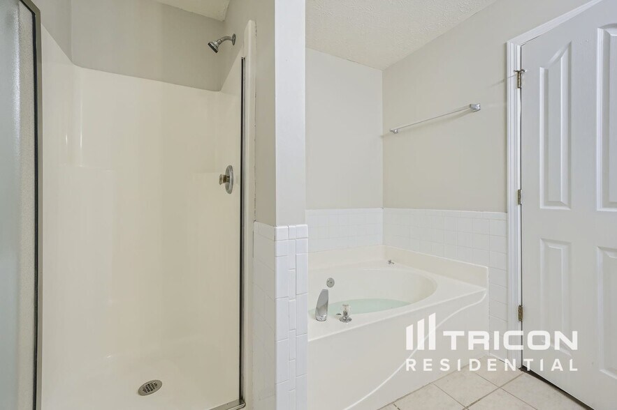 Building Photo - 1374 Lake Dow Rd