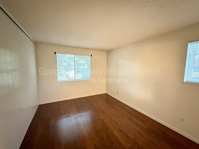 Building Photo - 8555 E Fairmount Dr