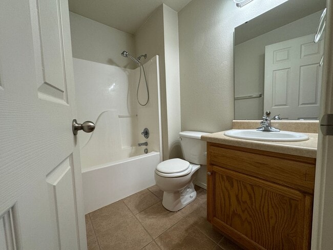 Building Photo - Spacious 3-Bedroom Duplex Located within Close Proximity to Fort Leonard Wood!