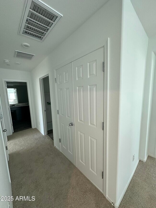 Building Photo - 13330 W Eagle Feather Rd