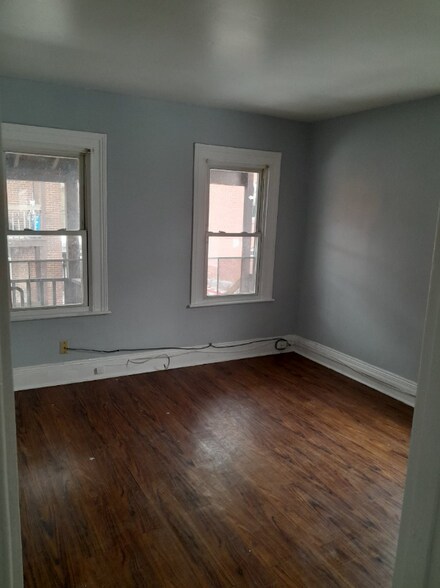 Building Photo - 118.5 Babcock St