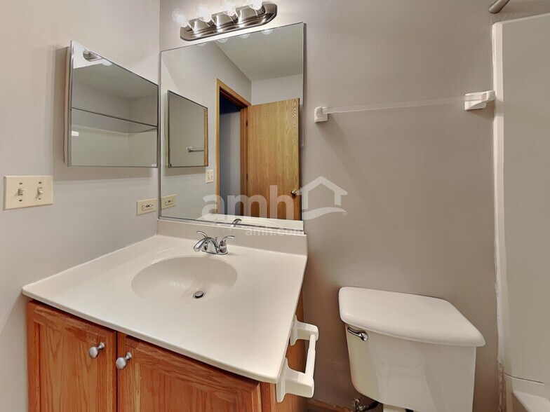 Building Photo - 233 E Cobbler Ct