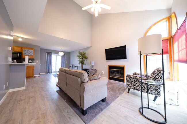 Building Photo - 1039 Fillmore Cir NE