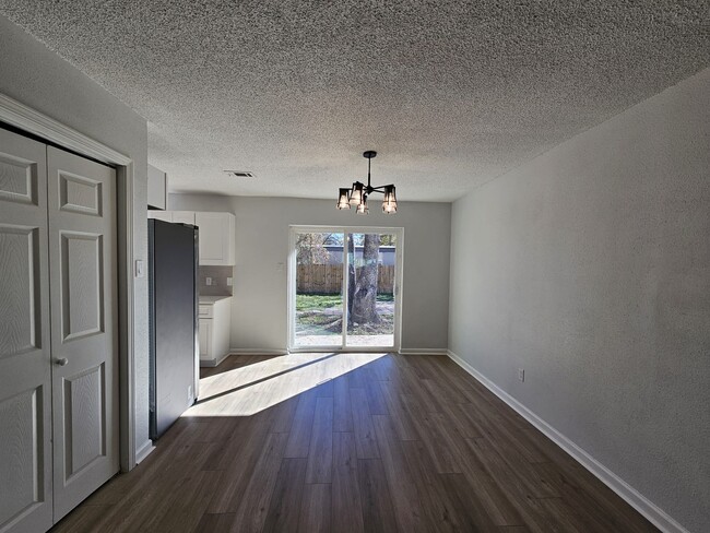 Building Photo - 307 Hildred Ave