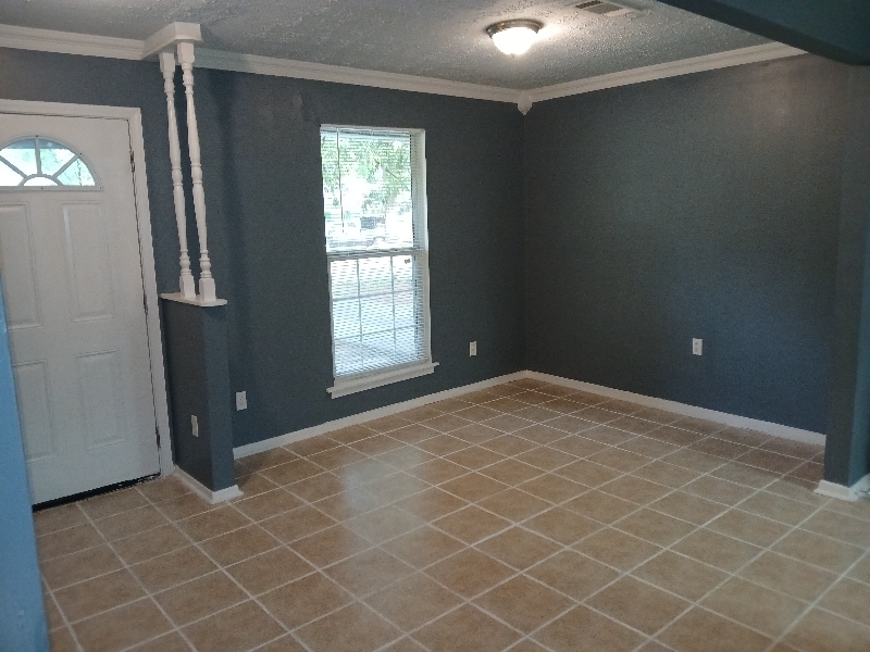 Building Photo - 105 E Woodcrest Dr