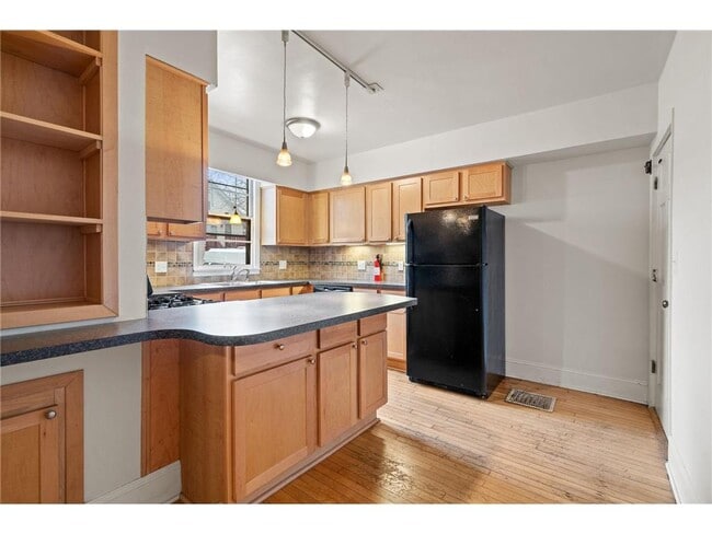 Building Photo - 2744 Fremont Ave S