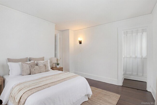 Building Photo - 25 Midland Ave