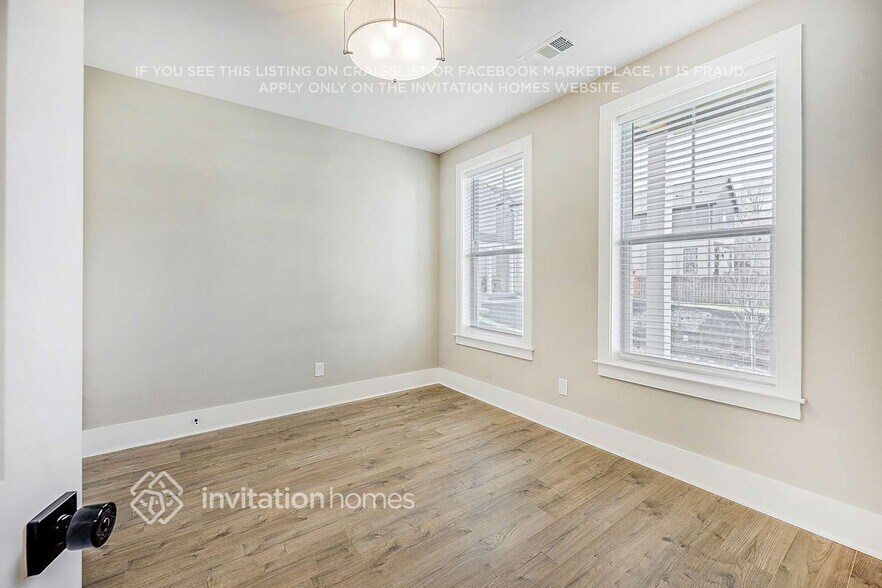 Building Photo - 647 Vernon Ave