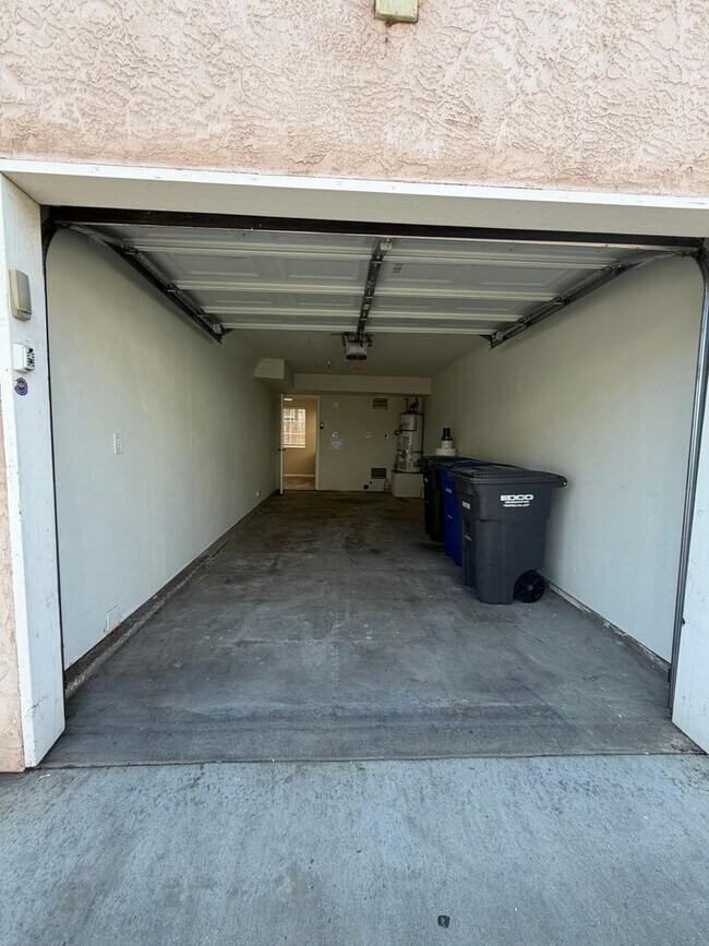 Building Photo - 1031 S Mollison Ave