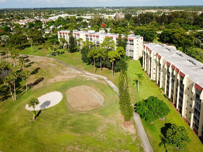 Building Photo - 3810 Via Poinciana