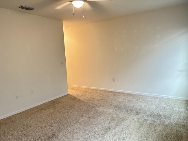 Building Photo - 4965 NE 14th Pl