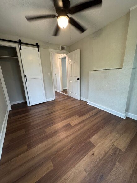 Building Photo - 1459 W 23rd St