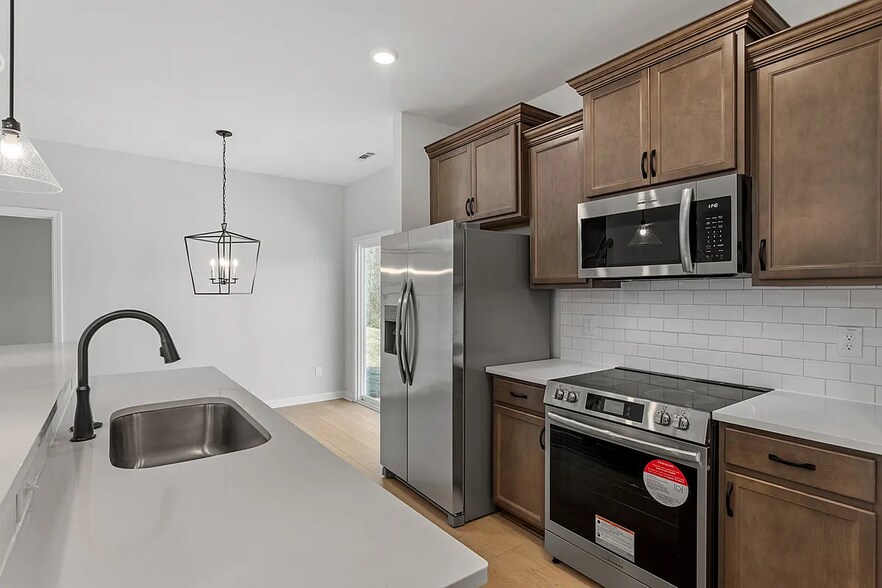 Building Photo - 209 Meadowbark Bnd