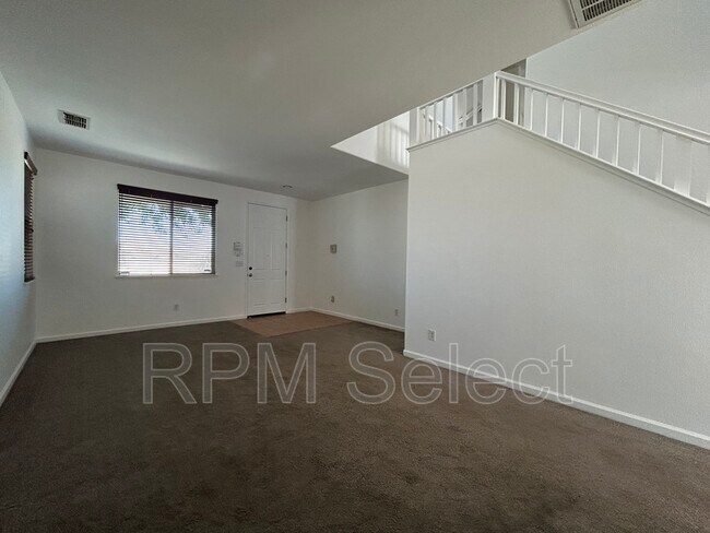 Building Photo - 35 Seatuck Ct