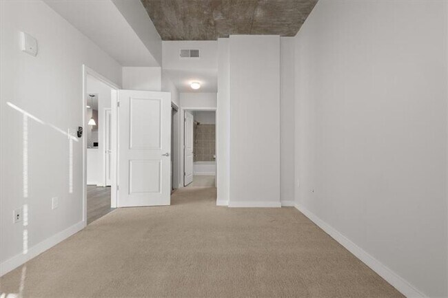 Building Photo - 250 Pharr Rd NE