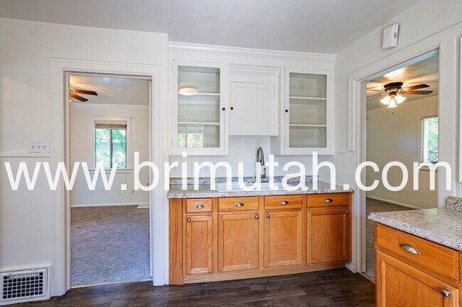 Building Photo - 1102 S 800 E