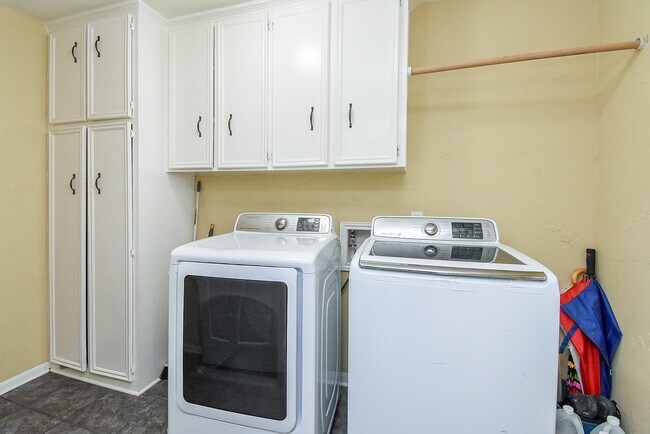 Building Photo - 1814 Corral Dr