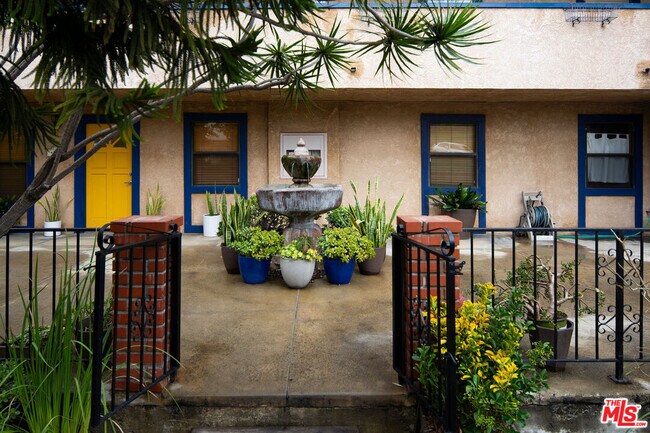 Building Photo - 3375 Descanso Dr