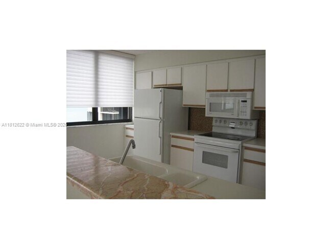 Building Photo - 540 Brickell Key Dr