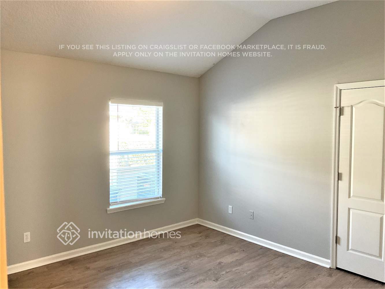 Building Photo - 706 Porta Rosa Circle