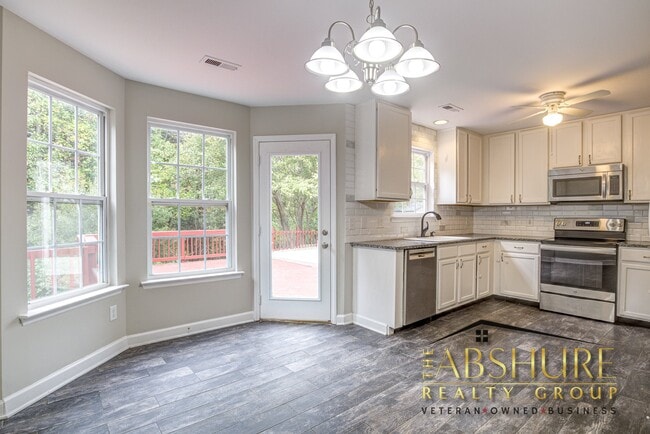 Building Photo - 852 Willow Bay Dr